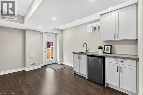 225 Skinner Road Waterdown ON L8B 1X2