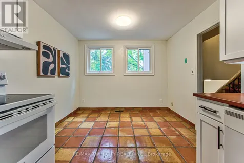 206 Candlewood Crescent Waterloo ON N2L 5Y9