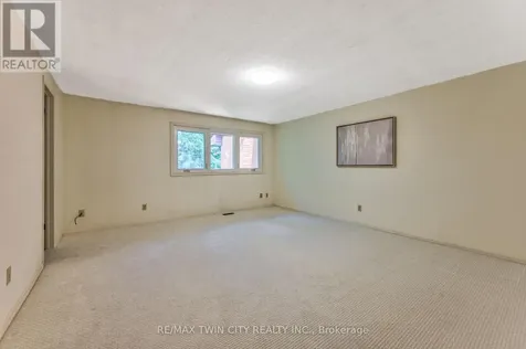206 Candlewood Crescent Waterloo ON N2L 5Y9