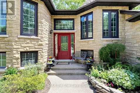 54 Fairway Crescent Wasaga Beach ON L9Z 1B8