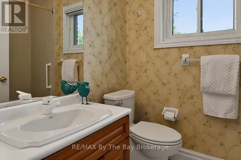 54 Fairway Crescent Wasaga Beach ON L9Z 1B8