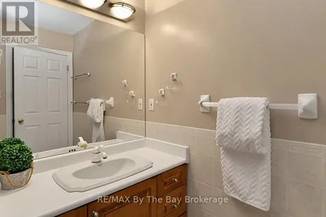 54 Fairway Crescent Wasaga Beach ON L9Z 1B8