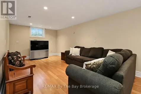 54 Fairway Crescent Wasaga Beach ON L9Z 1B8