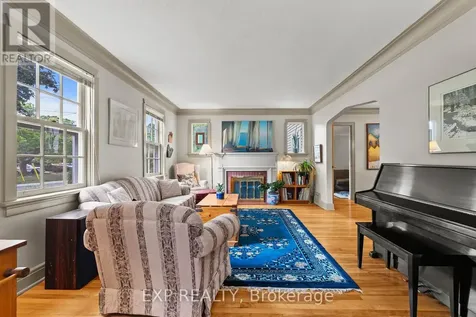 579 Broadview Avenue Ottawa ON K2A 2L6