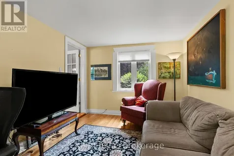 579 Broadview Avenue Ottawa ON K2A 2L6