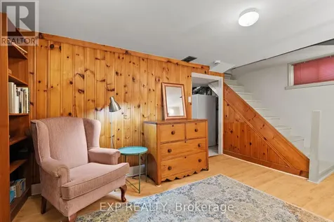 579 Broadview Avenue Ottawa ON K2A 2L6
