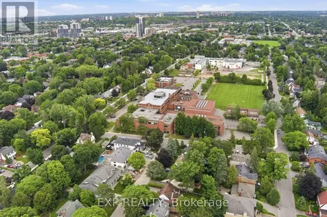 579 Broadview Avenue Ottawa ON K2A 2L6