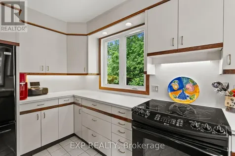 579 Broadview Avenue Ottawa ON K2A 2L6