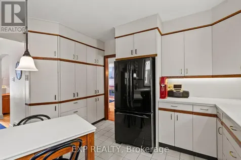 579 Broadview Avenue Ottawa ON K2A 2L6