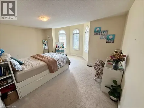 9462 Tallgrass Avenue Niagara Falls ON L2G 0Y2