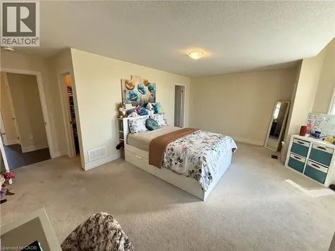 9462 Tallgrass Avenue Niagara Falls ON L2G 0Y2