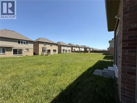 9462 Tallgrass Avenue Niagara Falls ON L2G 0Y2