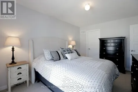 165 Hampshire Way Milton (de Dempsey) ON L9T 8M7