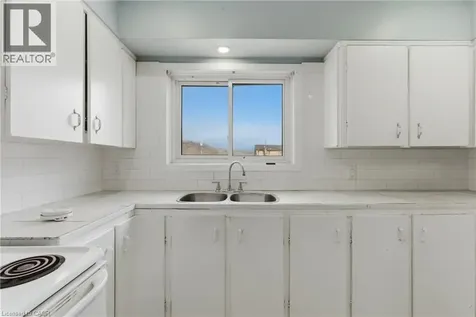 880 Lawrence Road Hamilton ON L8K 2A3
