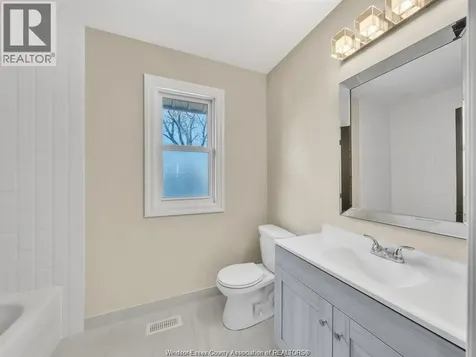 1568 York Street Windsor ON N8X 1W4