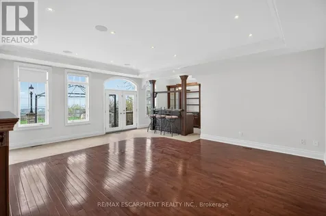 803 Ridge Road Hamilton ON L8J 2Y3