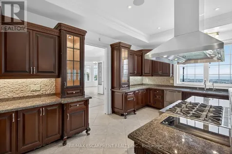 803 Ridge Road Hamilton ON L8J 2Y3