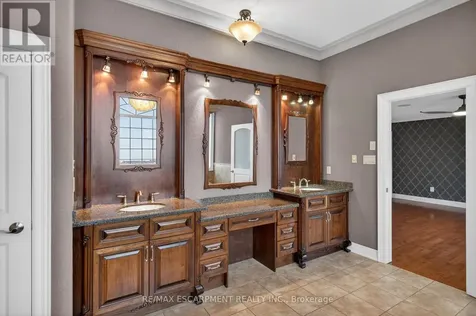 803 Ridge Road Hamilton ON L8J 2Y3