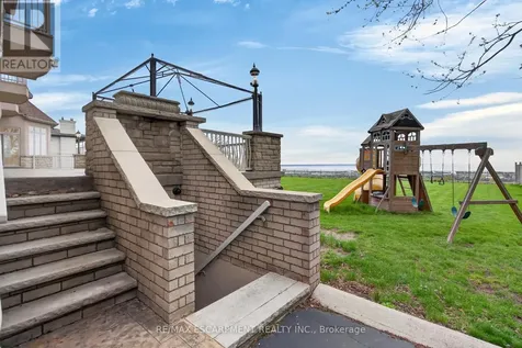 803 Ridge Road Hamilton ON L8J 2Y3