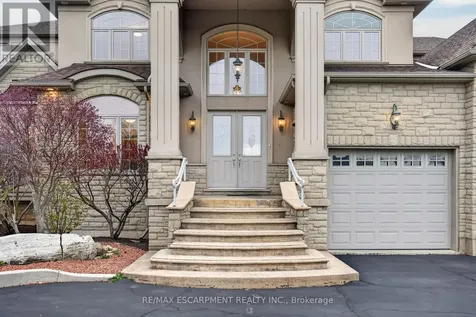 803 Ridge Road Hamilton ON L8J 2Y3