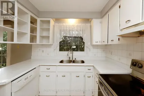 1492 Hillgrove Road Mississauga (clarkson) ON L5J 3M1