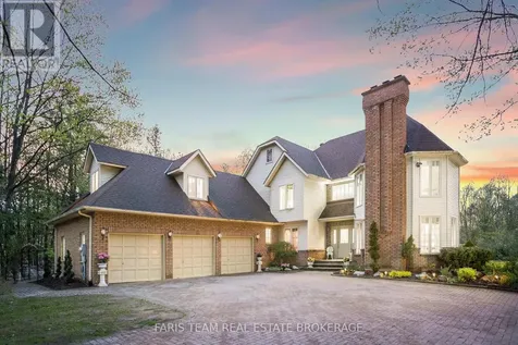 4 Mills Circle Springwater ON L9X 0J7