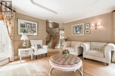 4 Mills Circle Springwater ON L9X 0J7