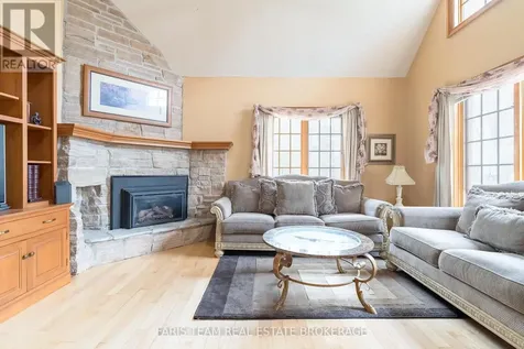 4 Mills Circle Springwater ON L9X 0J7