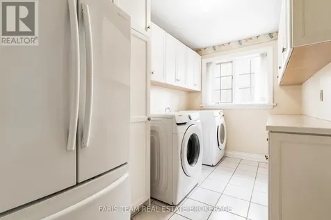 4 Mills Circle Springwater ON L9X 0J7