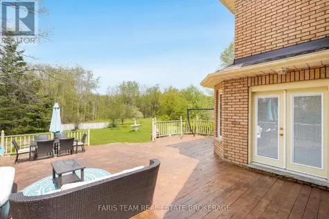 4 Mills Circle Springwater ON L9X 0J7