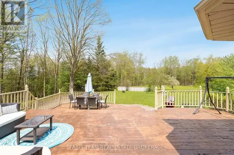 4 Mills Circle Springwater ON L9X 0J7
