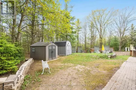 4 Mills Circle Springwater ON L9X 0J7