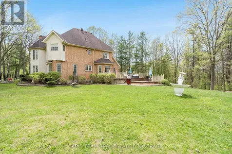 4 Mills Circle Springwater ON L9X 0J7
