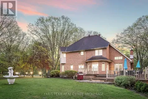 4 Mills Circle Springwater ON L9X 0J7