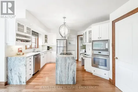 4 Mills Circle Springwater ON L9X 0J7