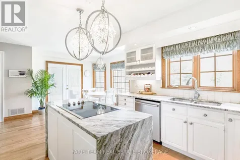 4 Mills Circle Springwater ON L9X 0J7