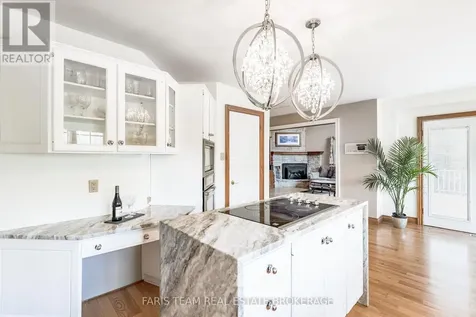 4 Mills Circle Springwater ON L9X 0J7