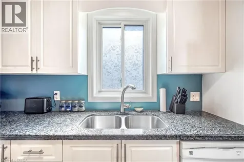 3 Brighton Avenue Brantford ON N3S 1V5