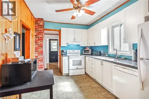 3 Brighton Avenue Brantford ON N3S 1V5