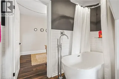 3 Brighton Avenue Brantford ON N3S 1V5