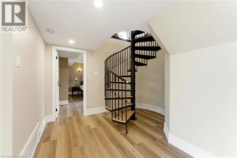 46 Tutela Heights Brantford ON N3T 1A1