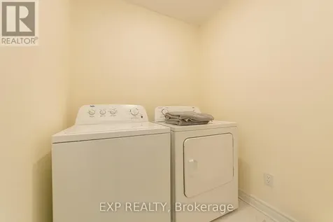 172 Parkrose Private Ottawa ON K4A 0N8