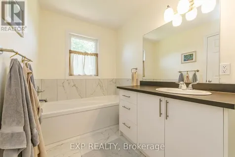 172 Parkrose Private Ottawa ON K4A 0N8