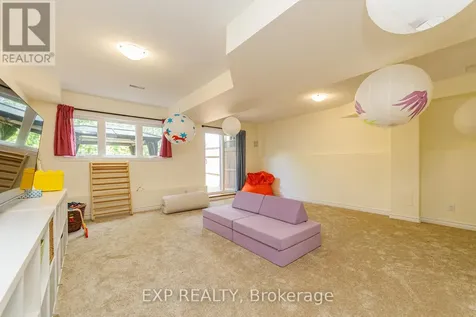 172 Parkrose Private Ottawa ON K4A 0N8