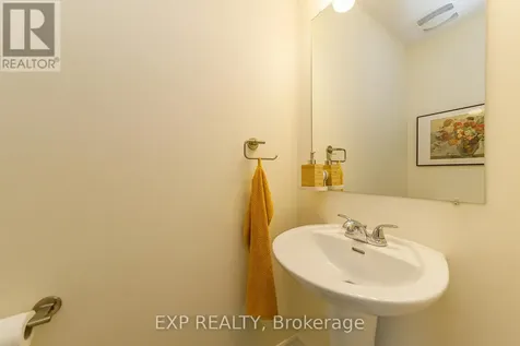 172 Parkrose Private Ottawa ON K4A 0N8