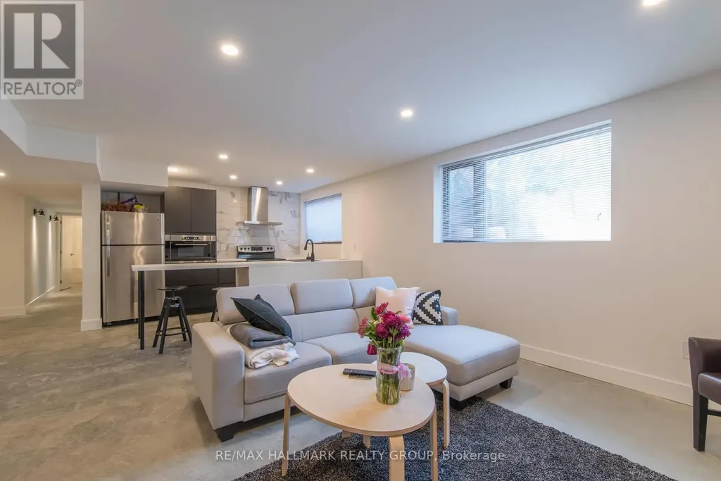 49 Chippewa Avenue Ottawa ON K2G 1X8