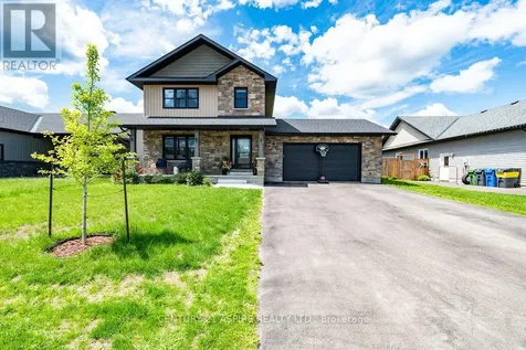6 Zachary Street Petawawa ON K8H 0G5