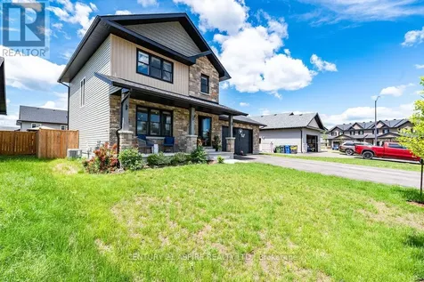 6 Zachary Street Petawawa ON K8H 0G5