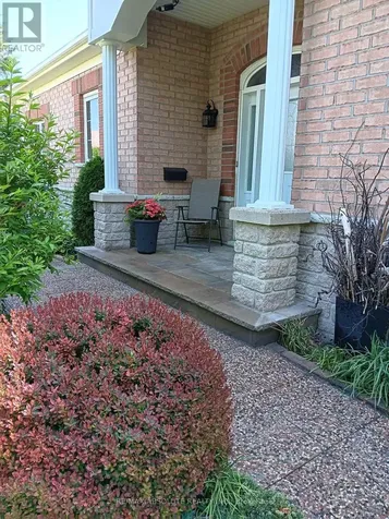 19 Goldora Private Ottawa ON K2T 1K8