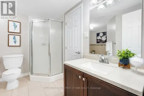 348 Wiffen Private Ottawa ON K2H 1G4